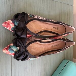 NEVER WORN J.Renee Women's Floral Ballet Flats - Black and Multicolor